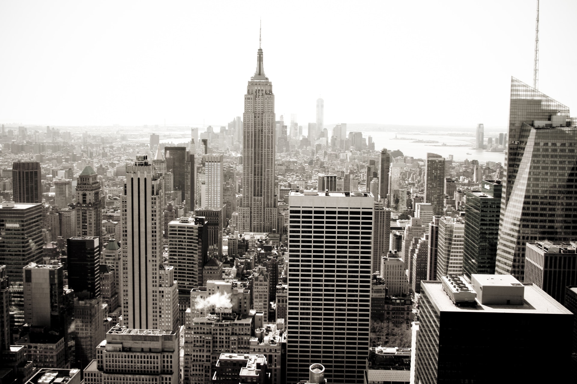 a picture of empire state building with new york skyline